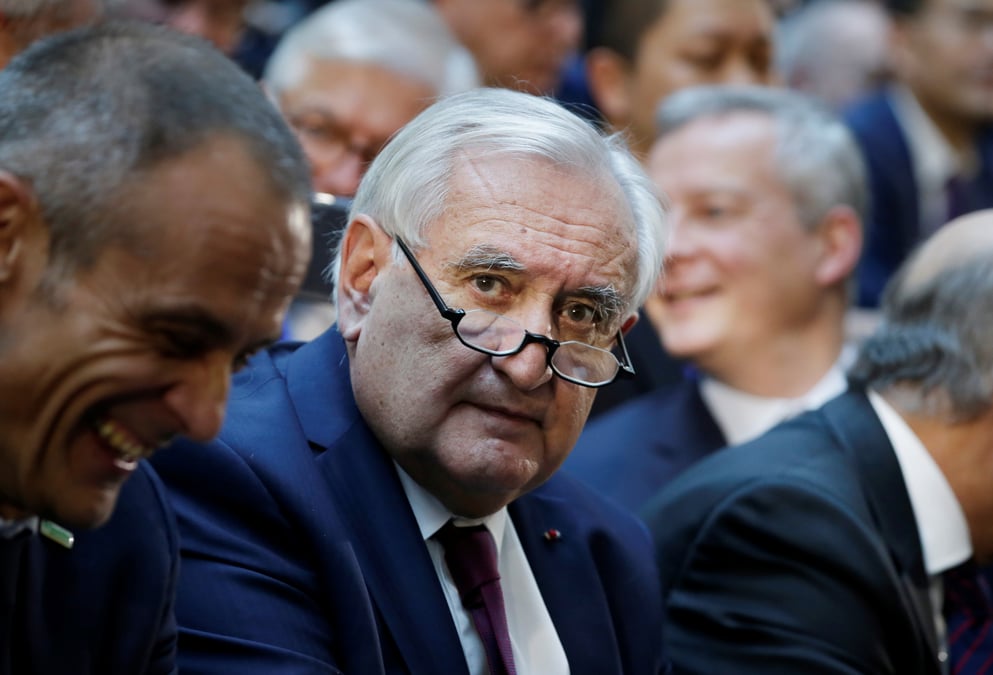 Raffarin juge problematique la "solitude" de macron