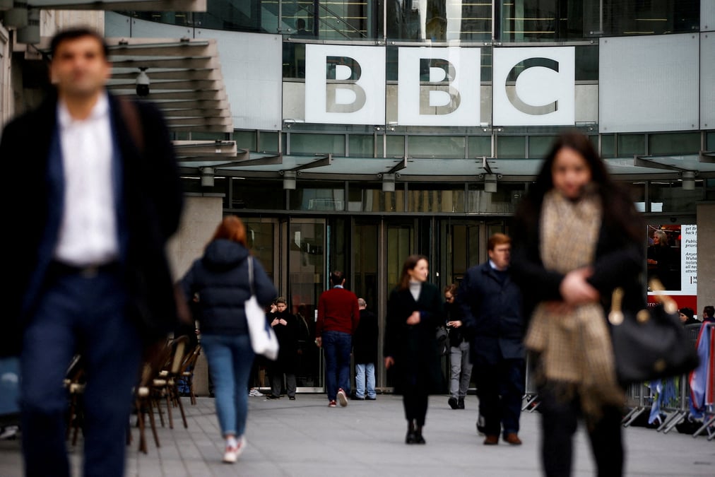Afghanistan: les taliban interdisent les services de la bbc dans trois principales langues