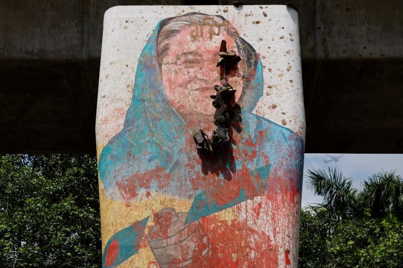 Portrait vandalise de l'ancienne premiere ministre du bangladesh, sheikh hasina