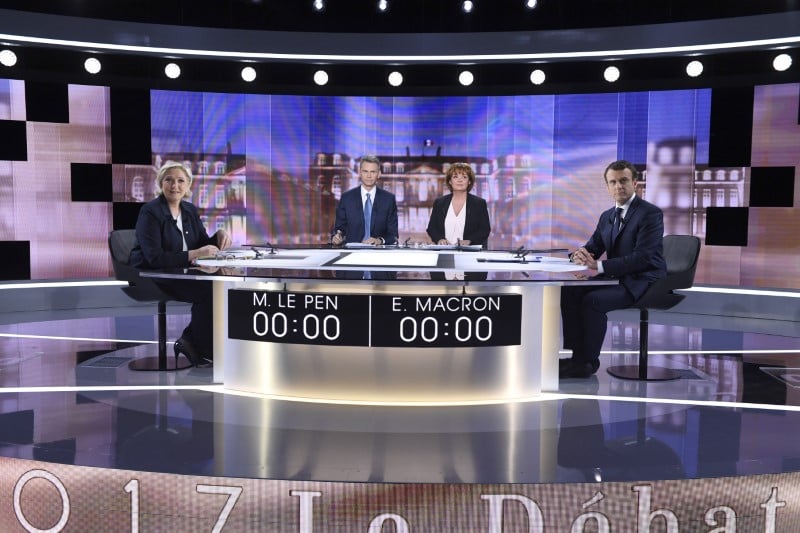 Le pen et macron mettent en scene l'opposition sur les retraites