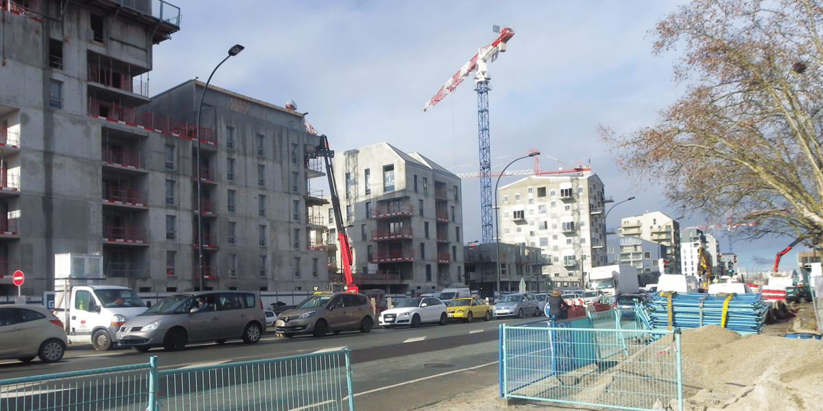 Malgré ses nombreuses constructions la ville manque de logements intermédiaires.