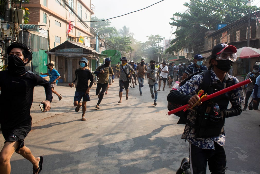 Nouveaux heurts en birmanie, un manifestant tue, rapporte la presse locale