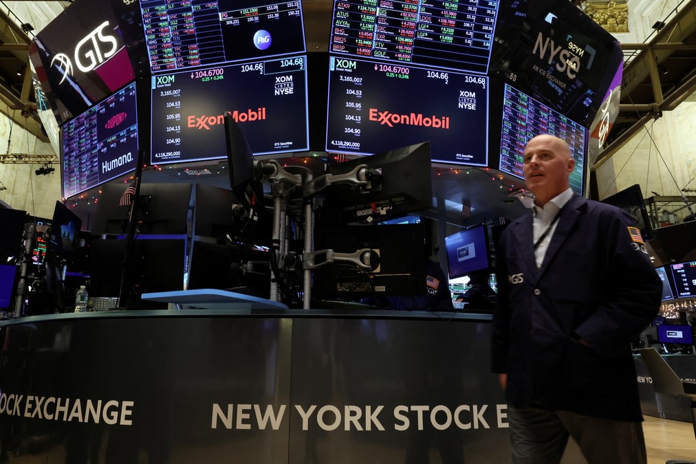 Des traders travaillent au nyse a new york.