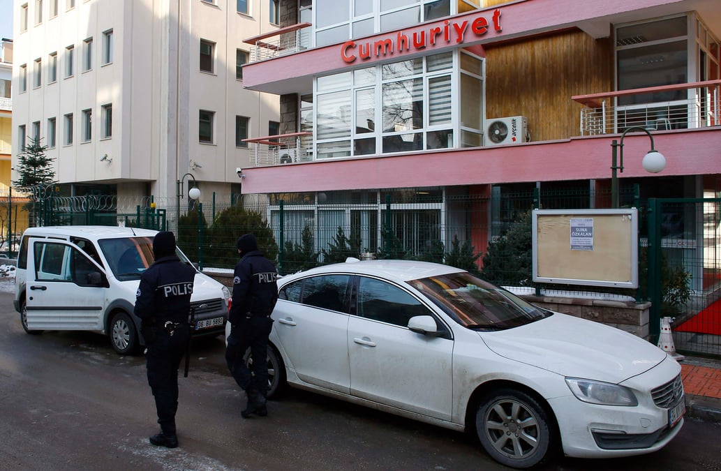 Enquete sur le journal ayant reproduit des extraits de charlie hebdo en turquie