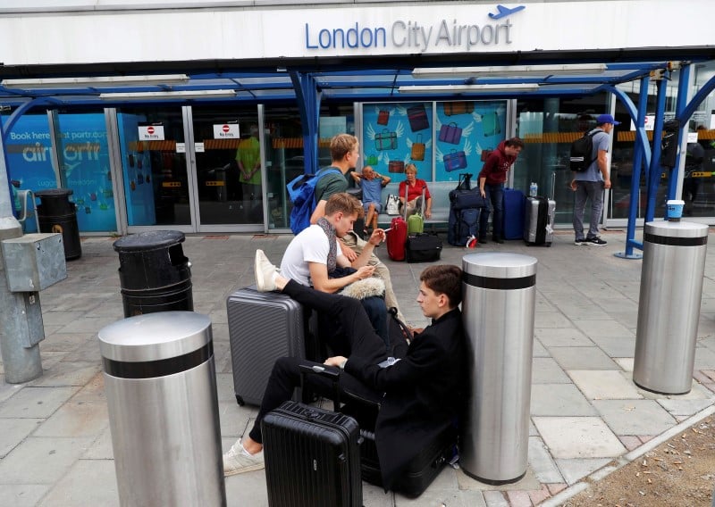 Des retards dans les trois aeroports londoniens
