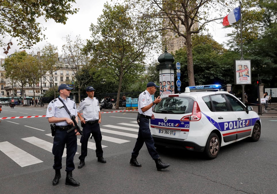 Vaste operation de police a paris apres une fausse alerte