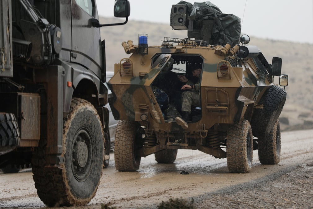 Des dizaines d'etrangers aux cotes des kurdes a afrin