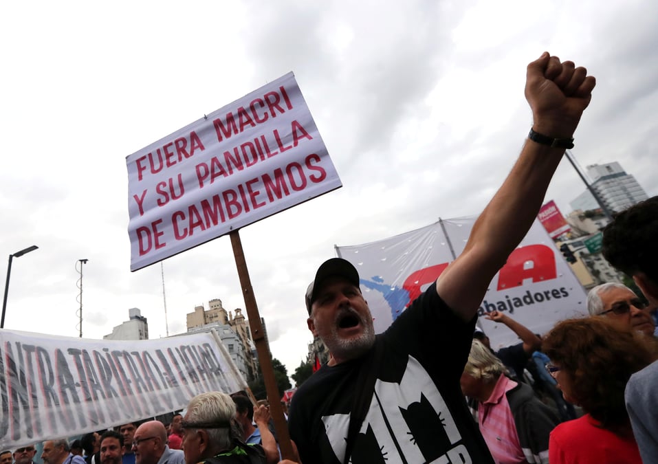 Manifestation en argentine contre les mesures d'austerite de macri