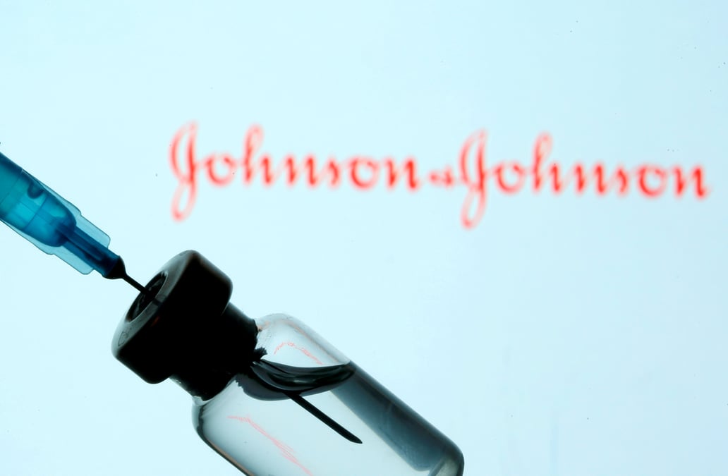 Coronavirus: j&j commence les expeditions de vaccins, feu vert attendu pour une autre usine