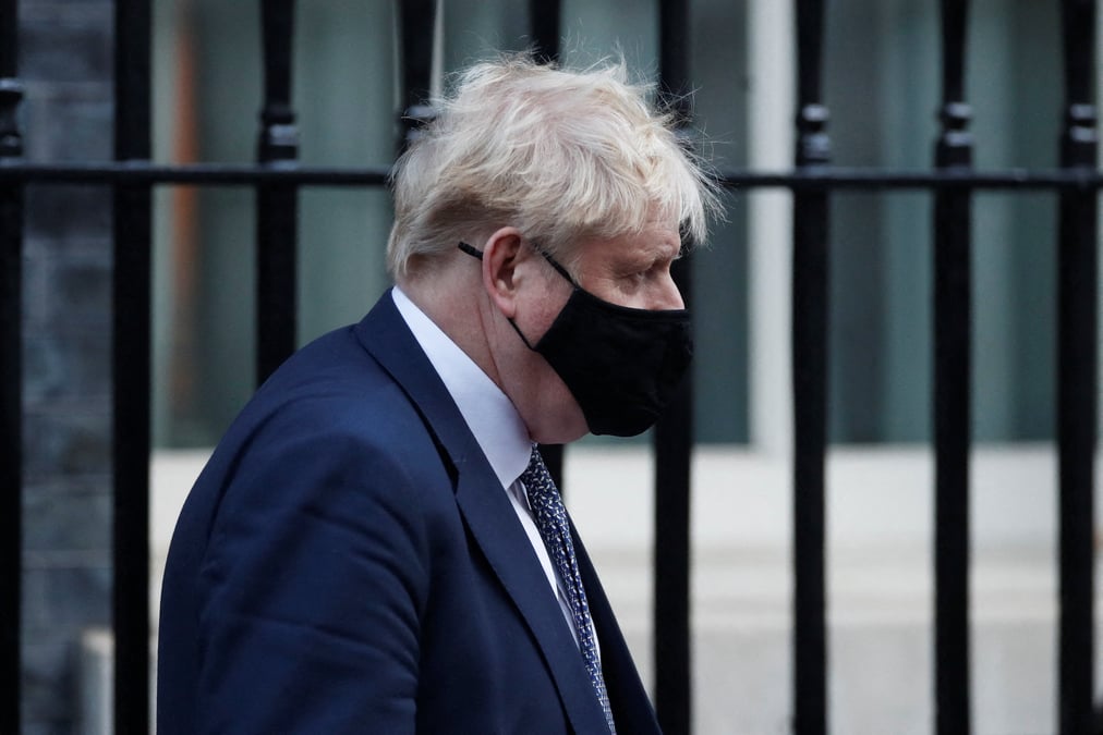 Grande-bretagne: des "pots du vendredi" a downing street pendant les confinements, rapporte le mirror