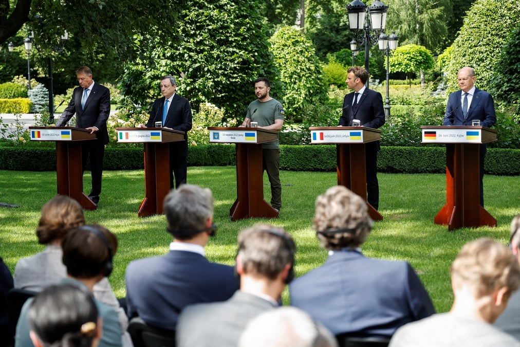 Les dirigeants europeens a kyiv soutiennent la candidature de l'ukraine a l'ue