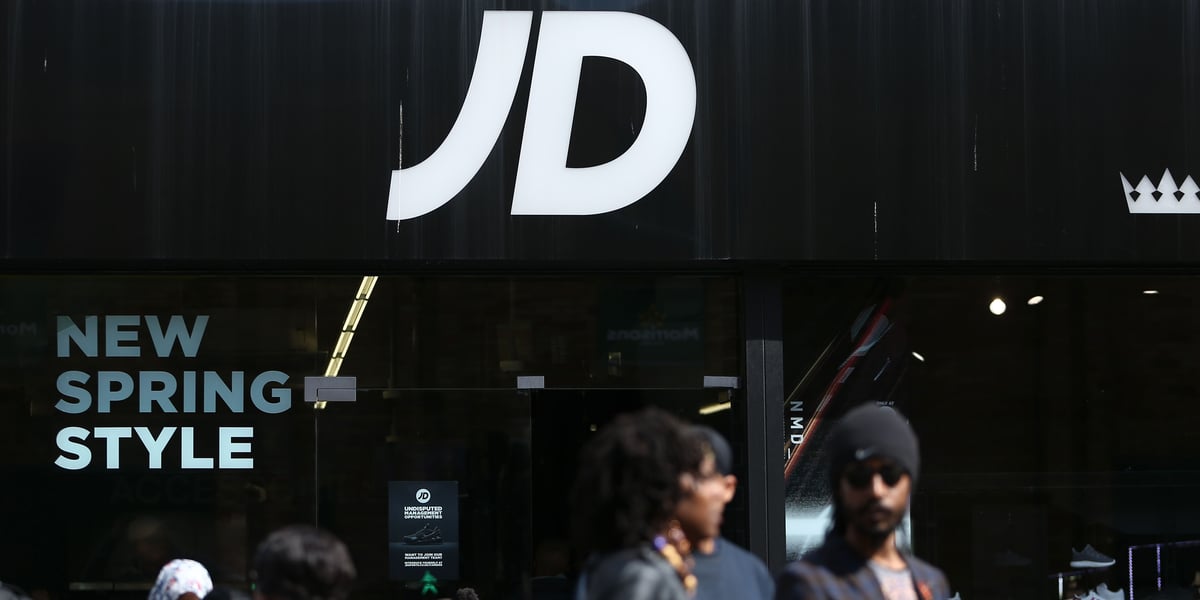 es deux enseignes vont coexister car « la clientèle de Courir est différente de celle de JD Sports, plus féminine et un peu plus âgée », précise-t-il.