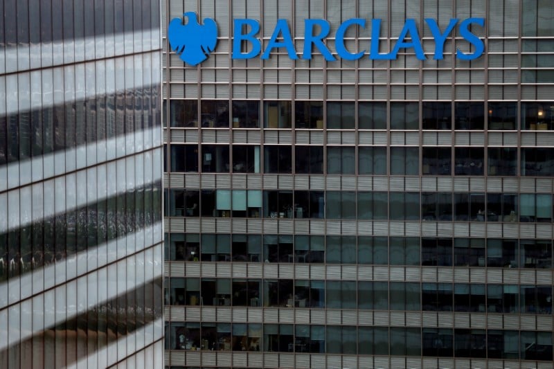 Barclays et d'ex-dirigeants poursuivis pour des operations avec le qatar