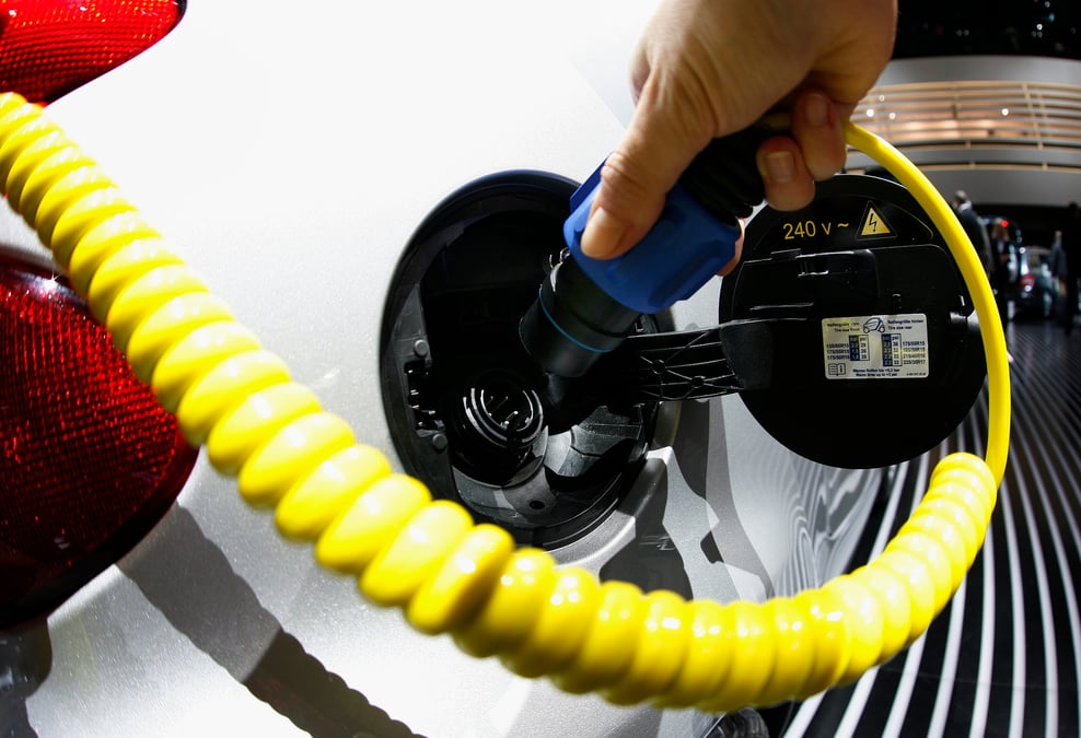 Amnesty denonce la pollution carbone des batteries des voitures electriques