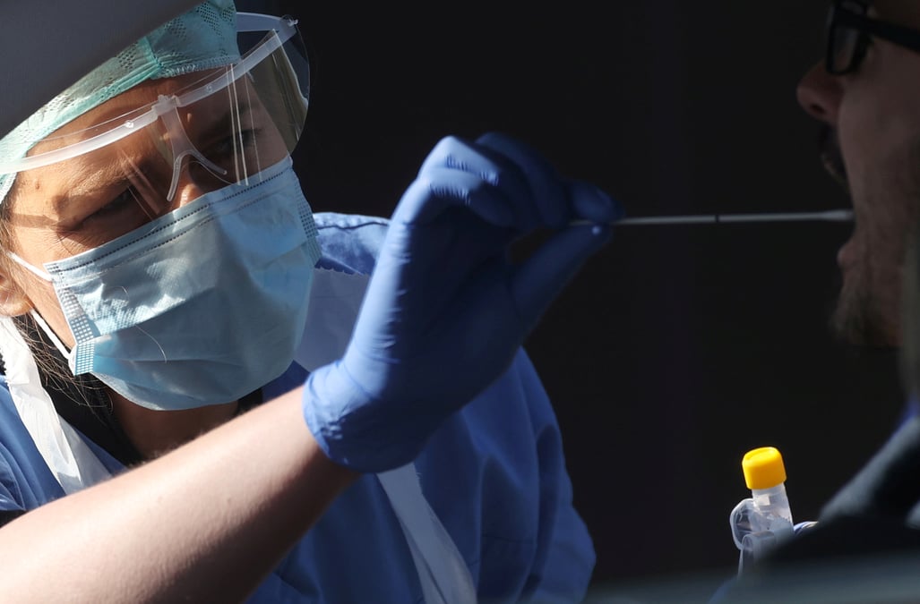 A londres, un hopital de campagne accueille ses premiers patients