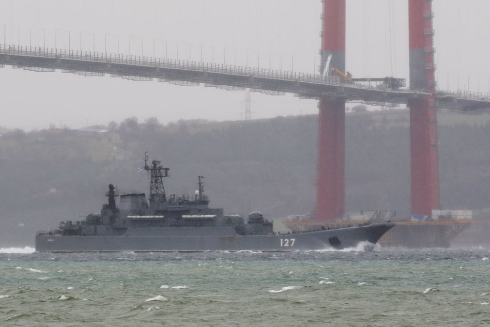 Les exercices russes en mer noire ont rendu la navigation "pratiquement impossible", denonce kiev