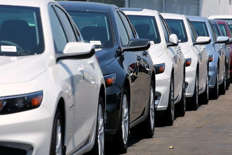 Les constructeurs sont poussés à rationaliser leur production, et les annonces de restructuration pleuvent : BMW, Audi, Ford, Daimler, Continental... des dizaines de milliers de suppressions d'emplois ont été communiquées ces dernières semaines.