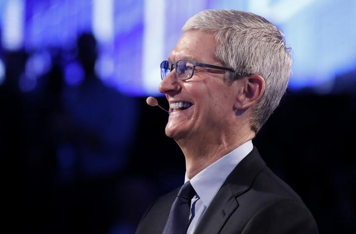 Le pdg d'apple chez un fournisseur normand avant de voir macron