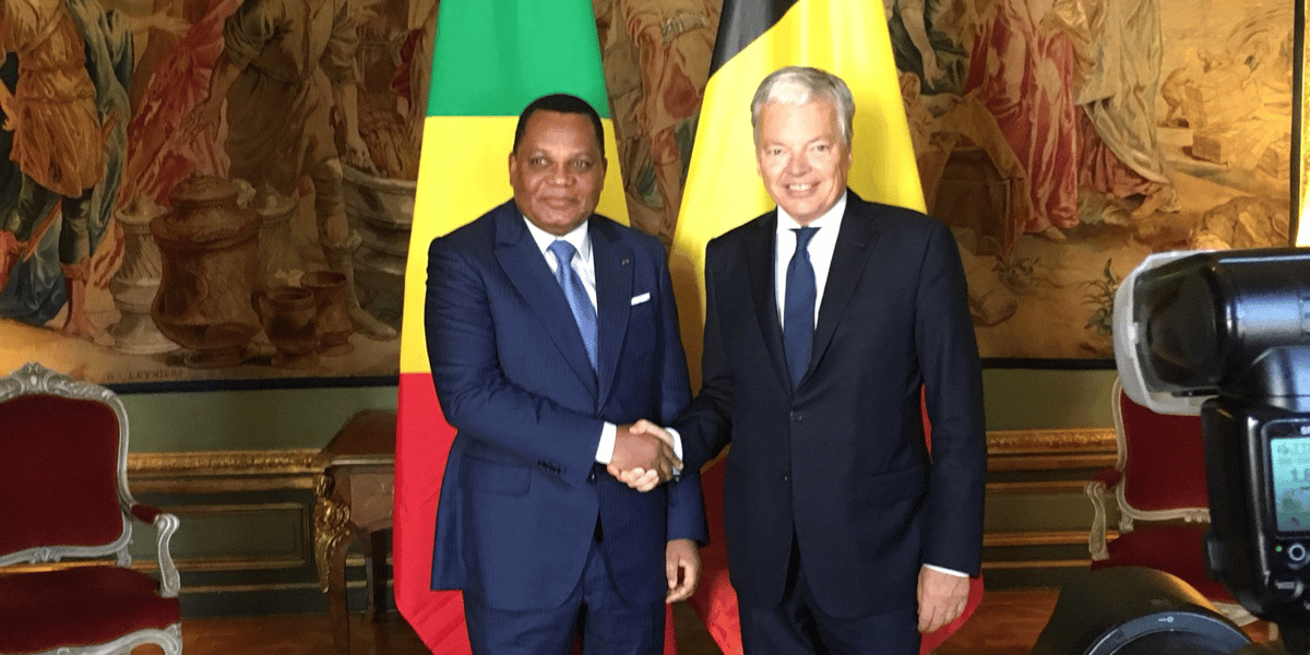 Didier Reynders, qui a paraphé les documents avec le ministre Jean-Claude Gakosso