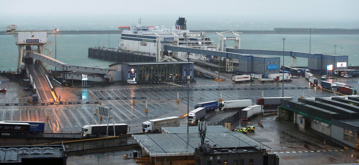Douvres, transport routier, maritime, camions, marchandises, Covid,