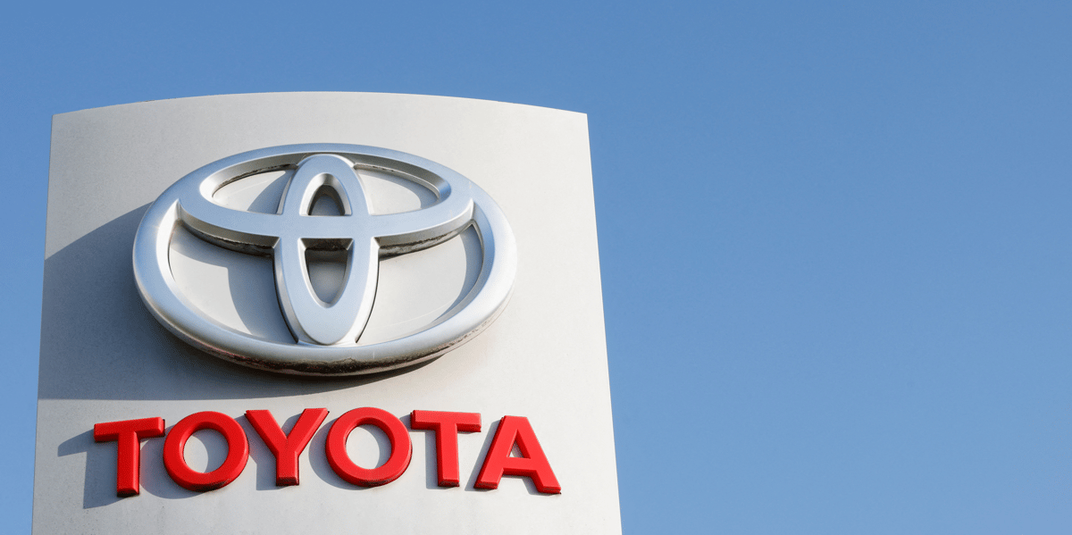 Un logo toyota dans une concession a zaventem
