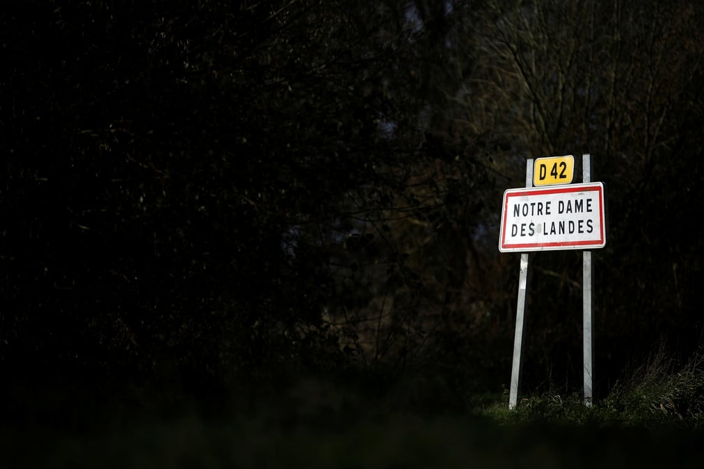Un panneau routier indique l'entree de la ville a notre-dame-des-landes