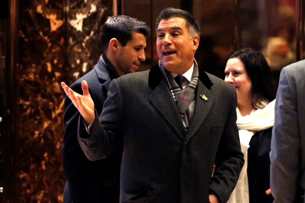 Vincent viola renonce a devenir le secretaire aux armees de trump