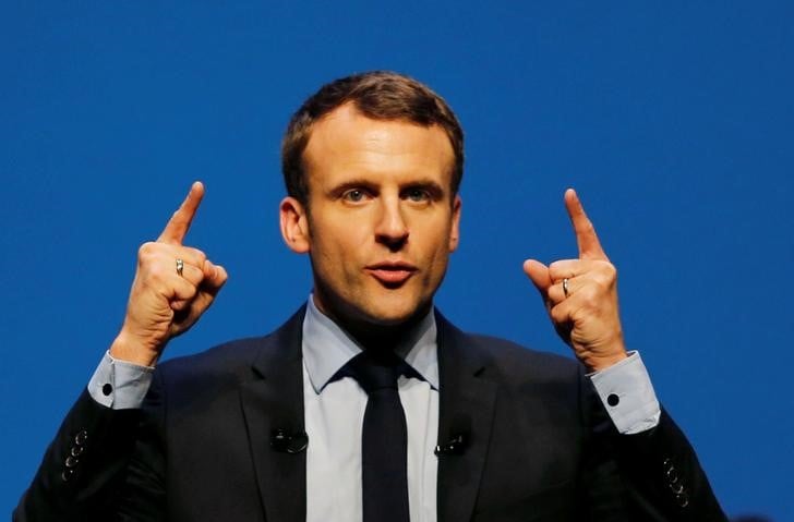 Macron salue juppe, appelle a "un rassemblement de coherence"