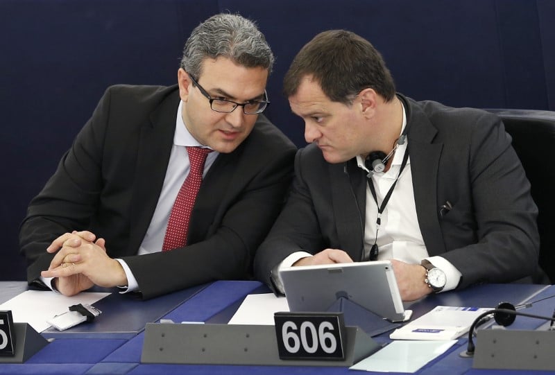 Aliot (fn) veut un groupe a l'assemblee nationale