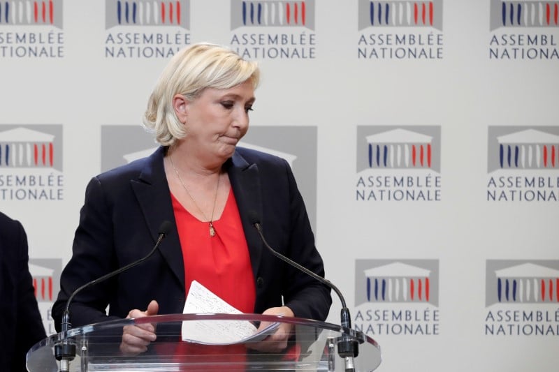Le pen prete a travailler avec wauquiez, "s'il est sincere"