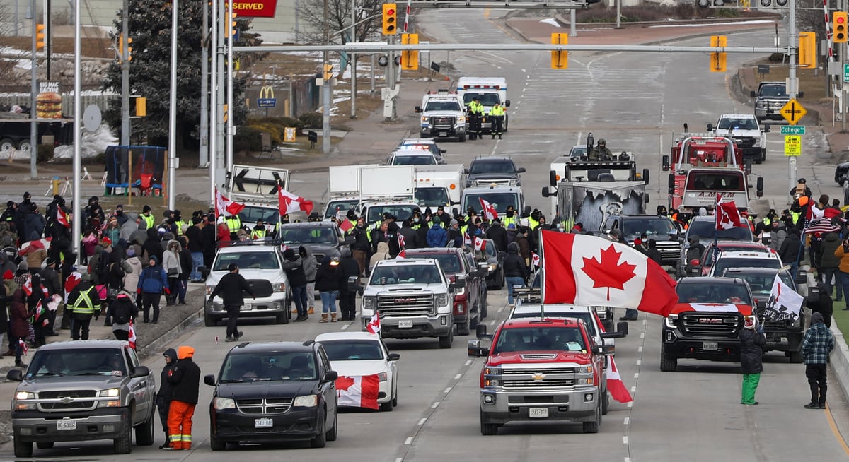 Canada: l'evacuation du pont ambassador vers les usa a l'arret