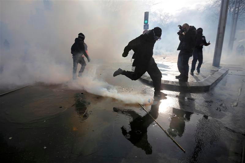 Heurts à Nantes lors d'une manifestation contre le futur aéroport