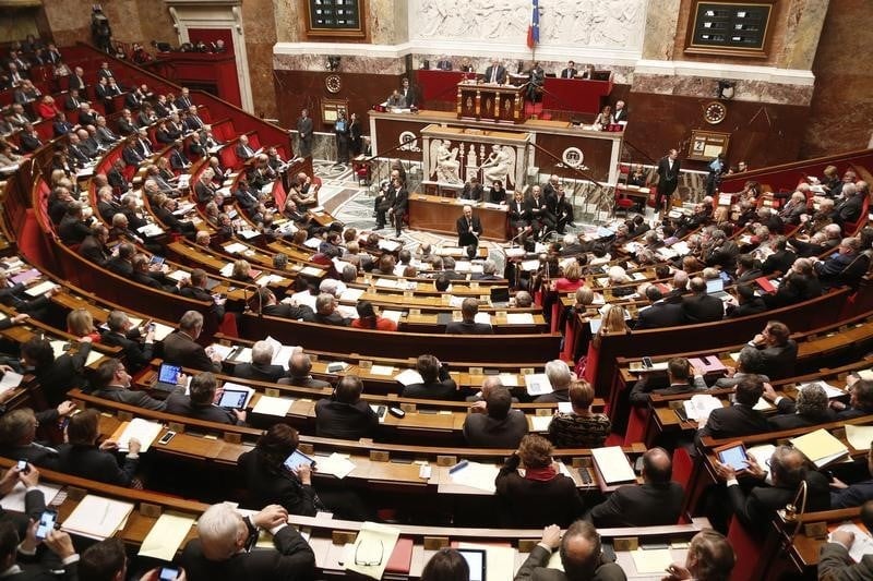 Les deputes adoptent le projet de loi sur la transition energetique