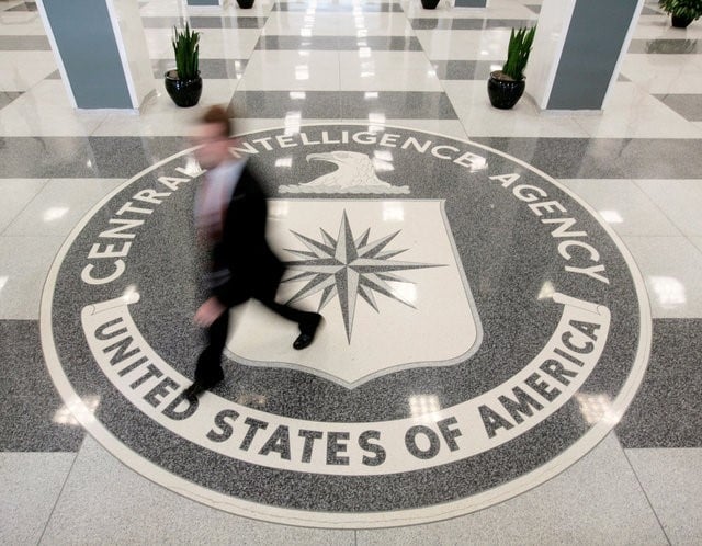 Washington poursuit deux espions russes pour le piratage de yahoo