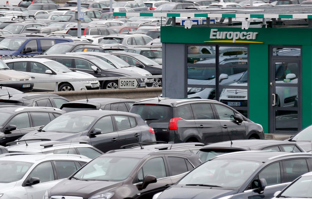 Eurazeo veut des offres definitives pour europcar en septembre