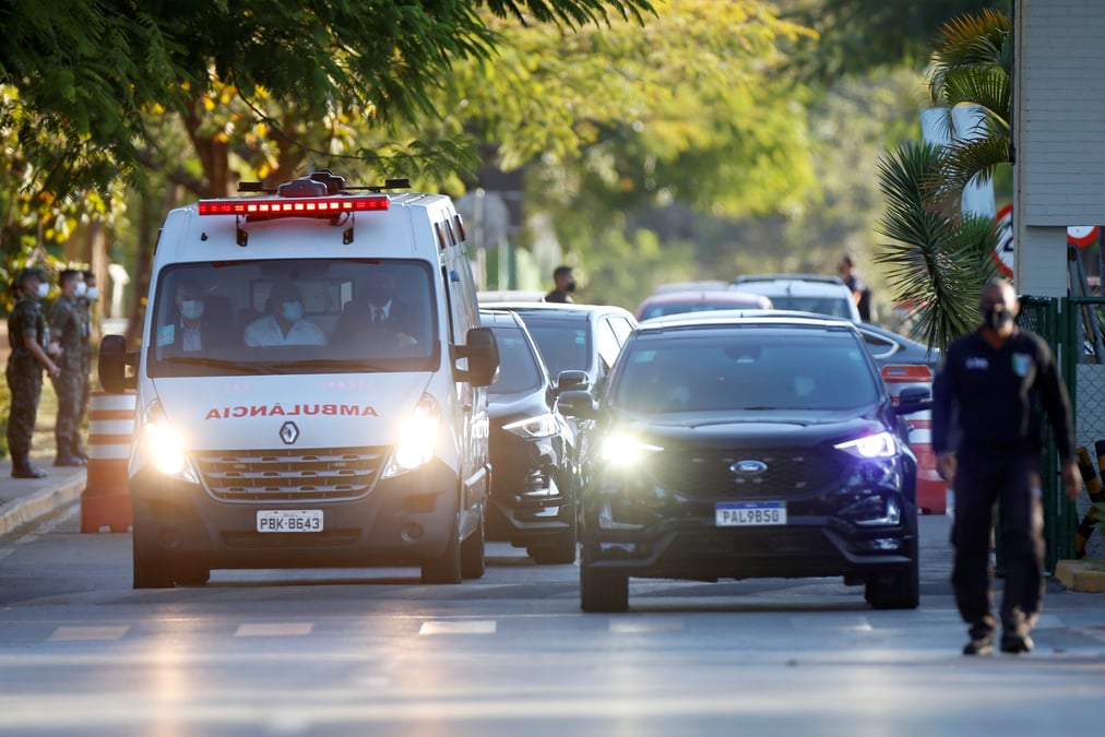 Bresil: bolsonaro pourrait subir en urgence une intervention chirurgicale
