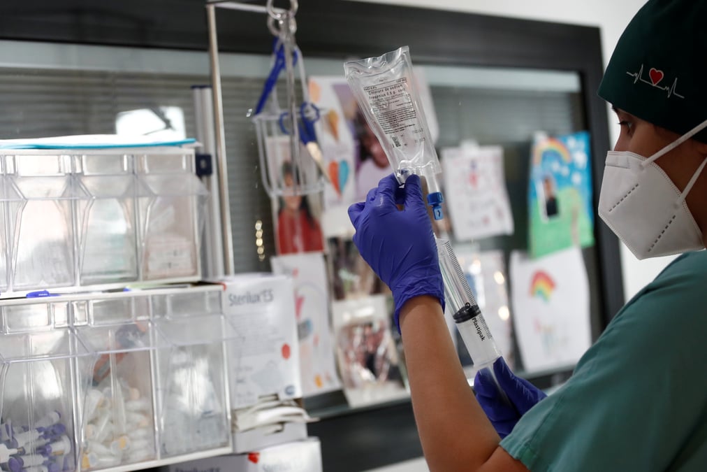France: plus de 95% des fonctionnaires des hopitaux sont vaccines, dit montchalin