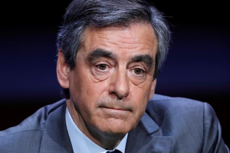 Fillon fait etat de 30.000 euros de "prets familiaux"