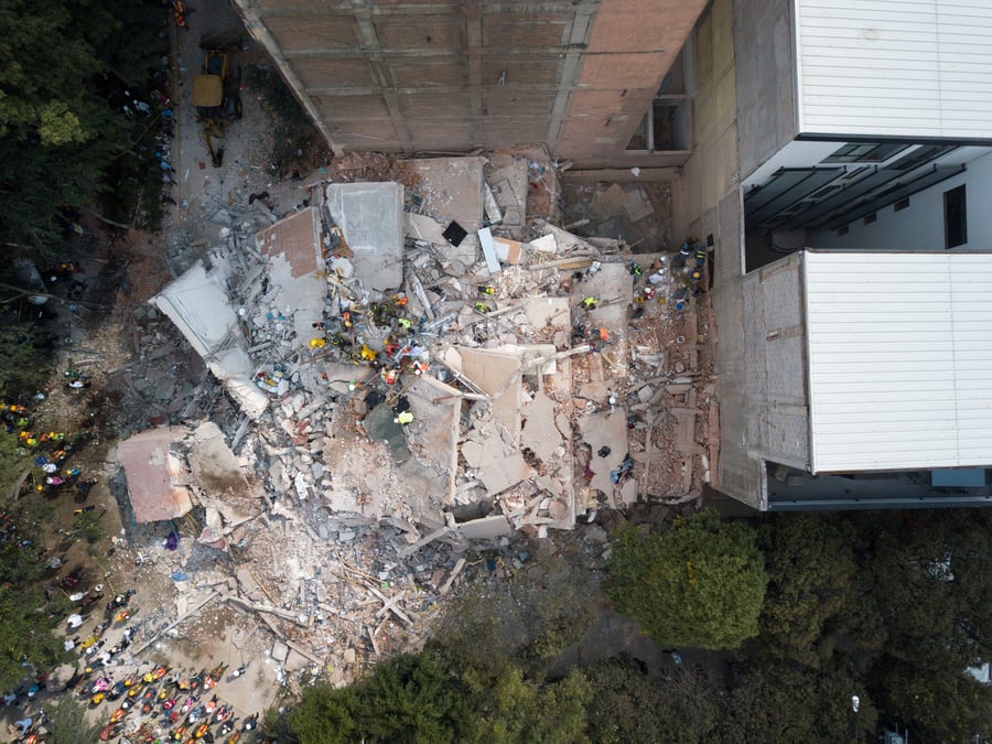 Pres de 150 morts dans un puissant seisme au mexique