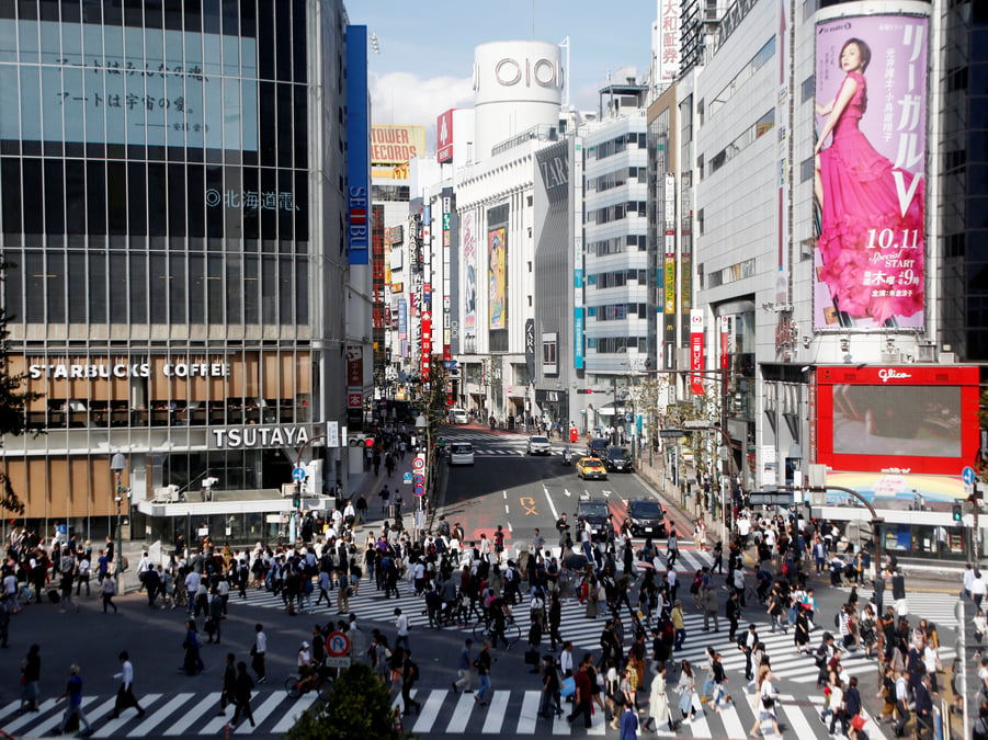 La boj revoit encore a la baisse la prevision d'inflation