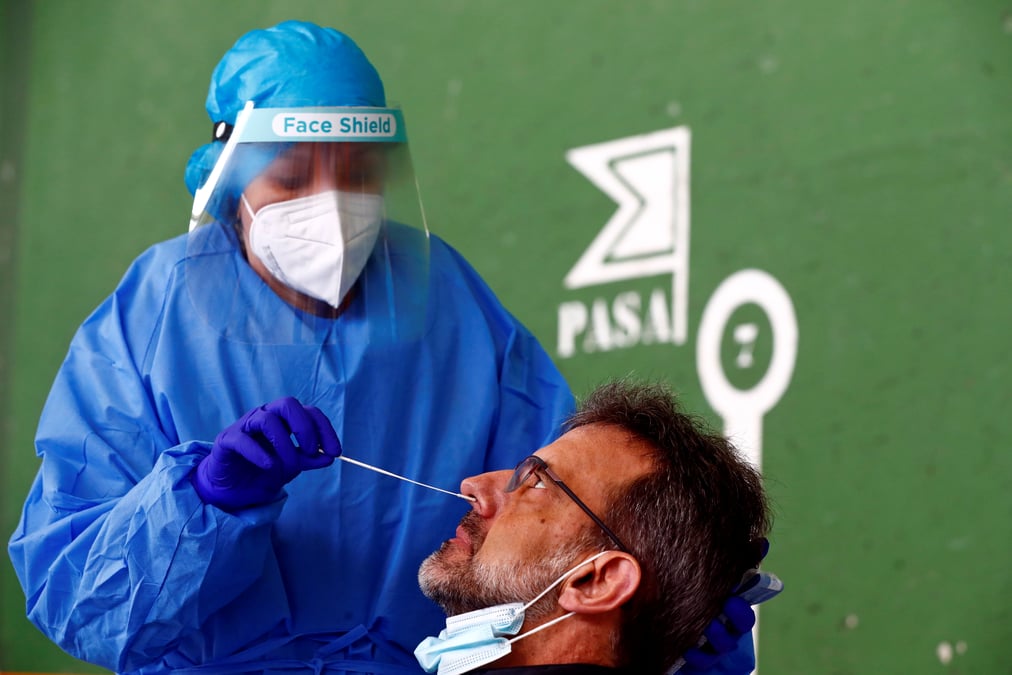 L'espagne annonce 20.849 nouveaux cas et 535 deces lies au coronavirus