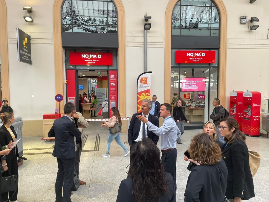 Siglé aux couleurs du réseau de transport normand, un nouvel espace de services, avec guichets et bornes, est opérationnel depuis le début de l'été.