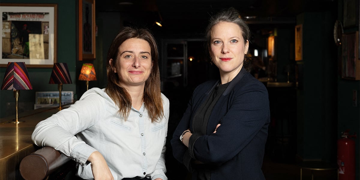 Marine Tondelier, secrétaire nationale des Écologistes, et l'économiste Lucie Castets, la candidate proposée cet été par le NFP pour Matignon, le 30 novembre 2024 à Paris.