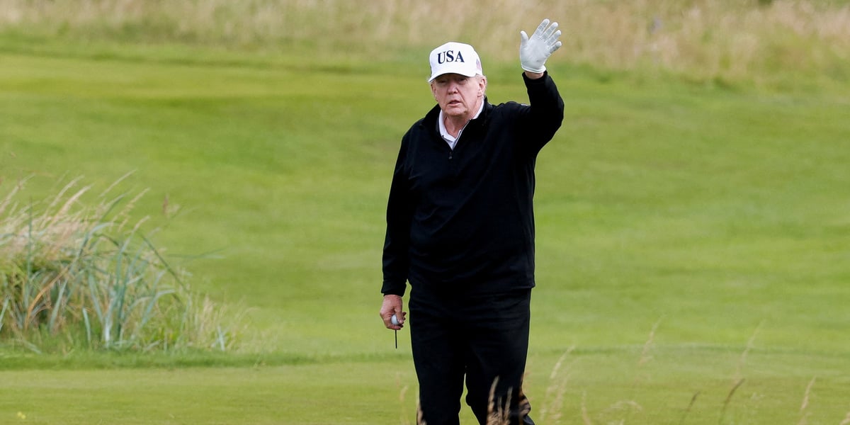 Donald Trump négocie dimanche en Écosse avec la présidente de la Commission européenne Ursula von der Leyen pour arracher un accord douanier.