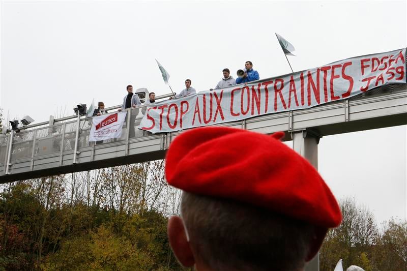 Mises en garde contre une implosion sociale en France