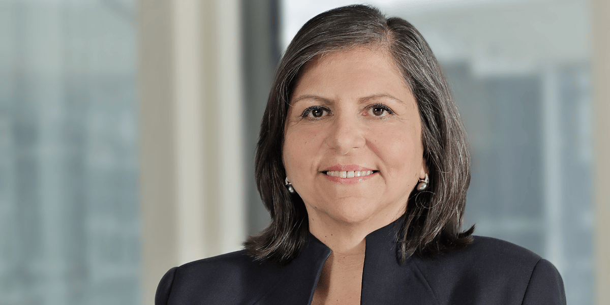 Diony Lebot est directrice générale déléguée de Société Générale, en charge des fonctions de contrôle. Elle représentait la banque au carré rouge et noir lors de la signature des principes pour une banque responsable, dévoilés à l'occasion de l'assemblée générale de l'ONU à New York.