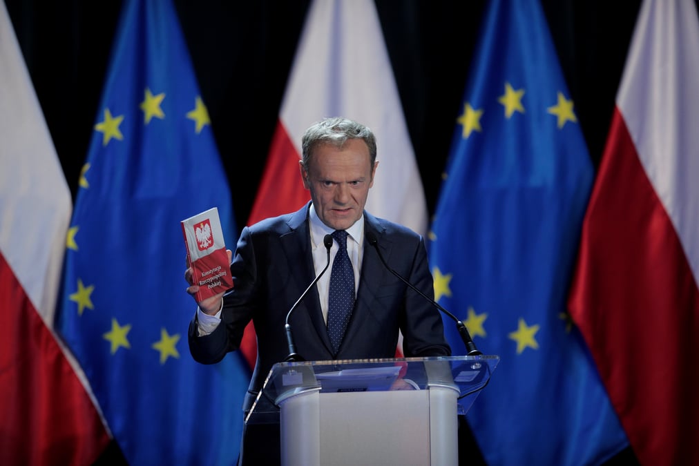 Tusk fait la lecon au gouvernement polonais