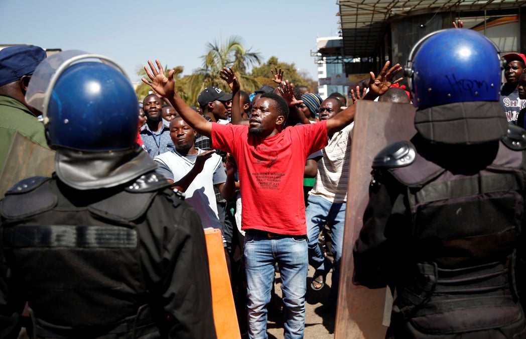 La police du zimbabwe interdit a l'opposition de manifester vendredi