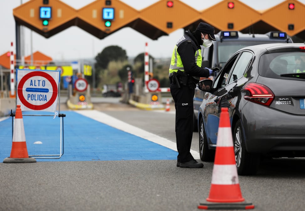 Covid: l'espagne reclamera un test negatif aux visiteurs arrivant de france par la route