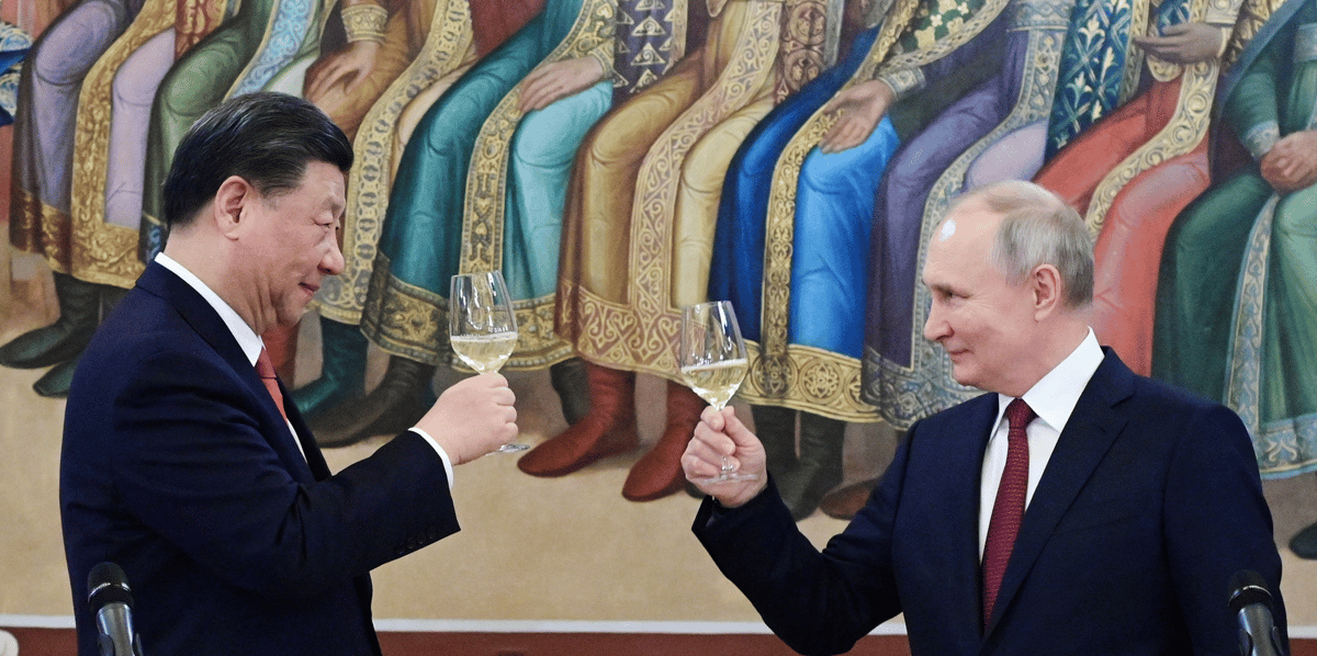 Les échanges commerciaux entre les deux pays ont atteint 240,1 milliards de dollars de biens et services, en hausse de 26,3% sur un an. (Photo d'illustration de Xi Jinping et Vladimir Poutine)